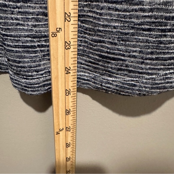 Athleta Blouse Womens Medium Long Sleeve Gray Open Back Gym Workout Train Blue - Picture 7 of 9